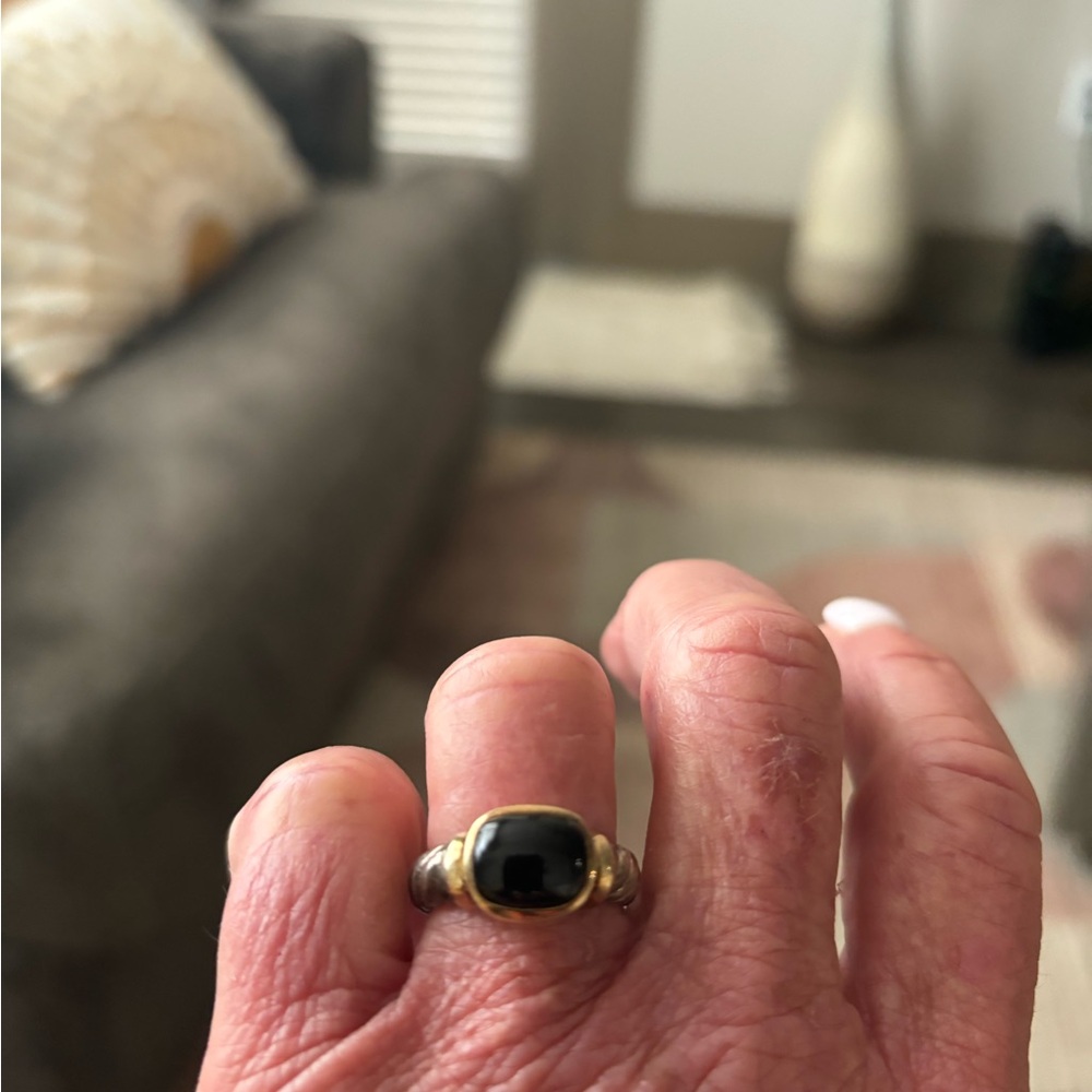 Women’s David Yurman used two toned black onyx ring. The ring is a size 7.